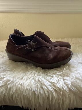 Naot Shoes Womens Size 40 Brown Suede Platform Loafers